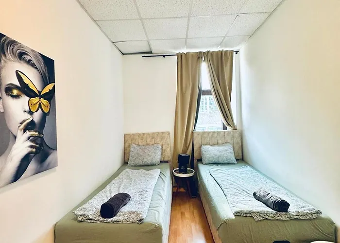 Simple Two Private With Shared Living Area In * Viyana