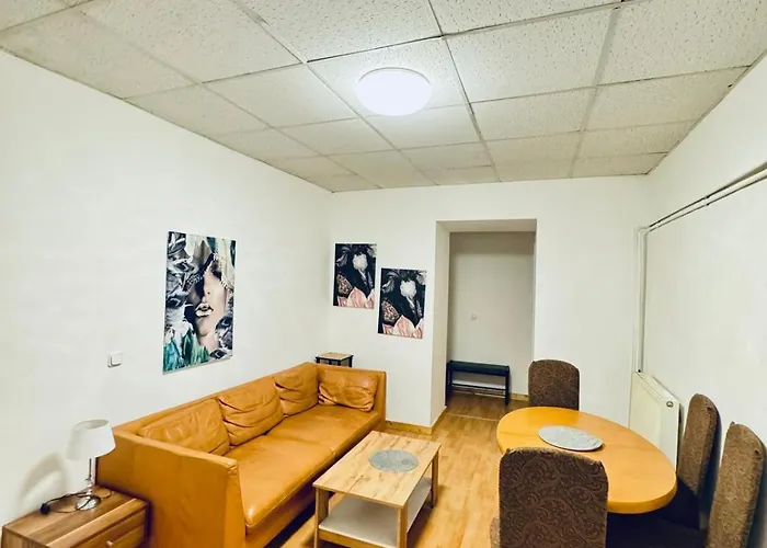 Daire Simple Two Private With Shared Living Area In *