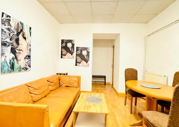 Simple Two Private With Shared Living Area In Daire Viyana