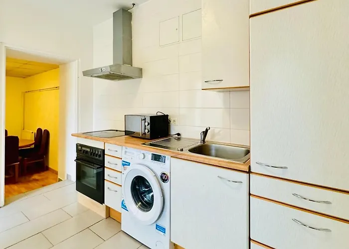 Simple Two Private With Shared Living Area In Daire *