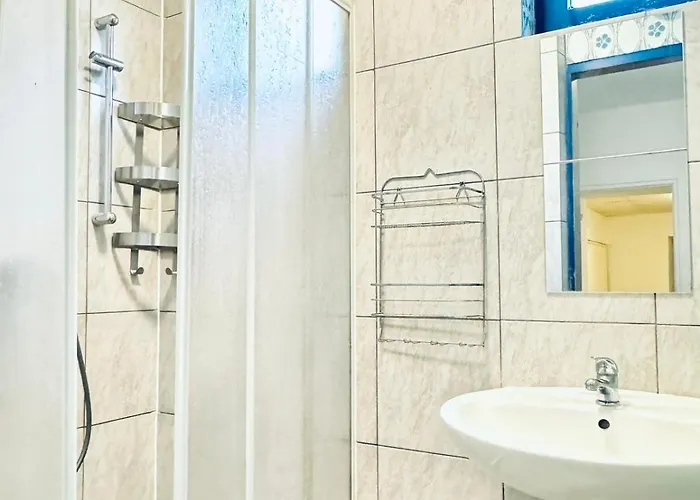 Simple Two Private With Shared Living Area In * Viyana