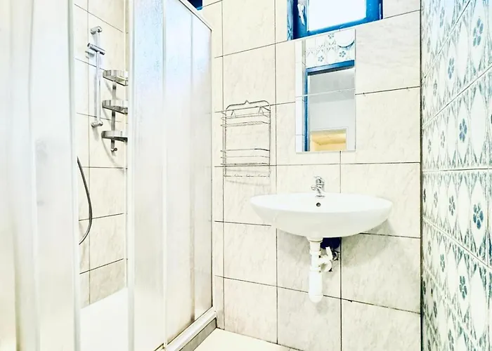 Daire Simple Two Private With Shared Living Area In