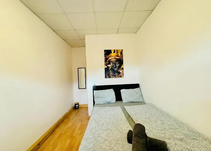 Daire Simple Two Private With Shared Living Area In *